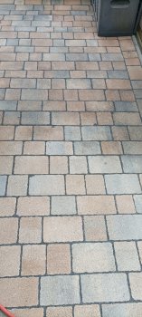 rueckstaende-verfaerbung-pflaster-nach-epoxidharz-pflasterfugenmoertel-663020-2.jpg