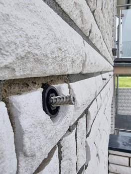 verwendung-von-waermedaemmduebel-bei-terrassenueberdachung-663702-2.jpg