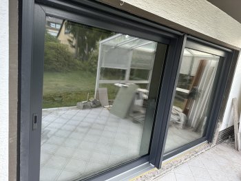 spalt-zwischen-terrassentuer-und-mauerwerk-666478-2.jpeg