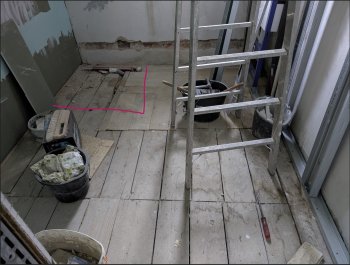 welcher-boden-in-sanierungsbeduerftiges-bad-687133-1.jpg