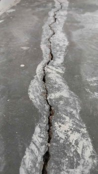 grosse-risse-in-zech-betonplatte-dachgeschoss-687962-2.jpg