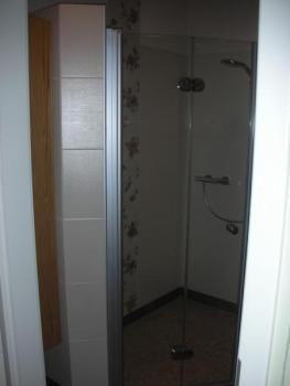 grundriss-fuer-kleines-bad-und-schlafzimmer-690219-4.png
