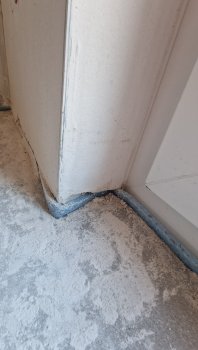 randdaemmstreifen-mit-in-die-wand-eingeputzt-ist-dies-korrekt-690603-2.jpg