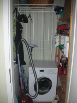 nische-mit-falttueren-abtrennen-closet-space-690689-1.png