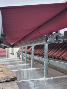 probleme-mit-tuchspannung-bei-gelenkarmmarkise-falten-risse-beim-ein-und-ausfahren-690872-4.jpeg