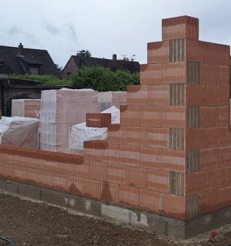 poroton-ziegel-gemauert-und-bei-regen-nicht-abgedeckt-690913-1.jpeg