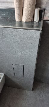 entfernen-von-geklebtem-muelleimer-hansgrohe-xtrastoris-aus-fliese-692685-2.jpg