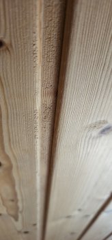 natuerliche-holzoberflaeche-innenausbau.jpg