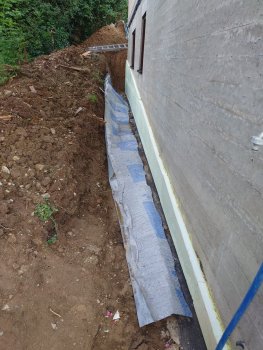 rohbau-fundament-drainage-am-haus.jpeg