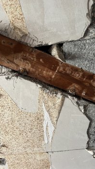 baumaengel-wandkonstruktion-putz-und-daemmung-holzbalken.JPEG