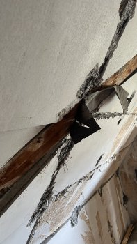 baumaengel-innenwand-wandbeschädigung.JPEG