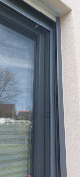 fenster-maschendraht-schutz-aussenwand.jpg