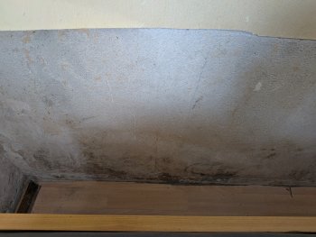 baumaengel-dauerfeuchtigkeit-kellerwand.jpg