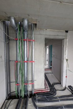 installationen-haustechnik-im-innenbereich-rohbau.jpg