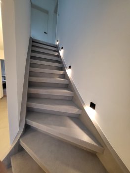 moderne-treppe-innenraum-led-beleuchtung.jpg